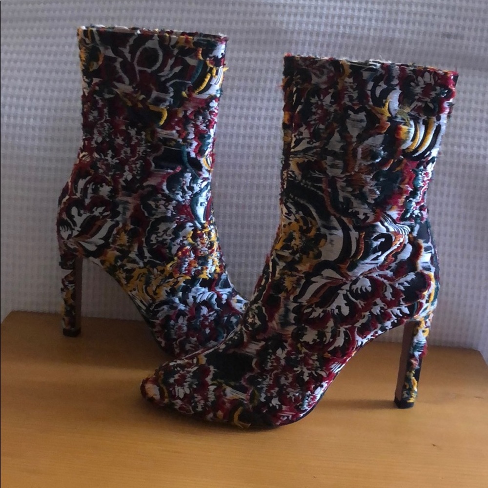 Uniquely Fabulous Oscar De La Renta Boots